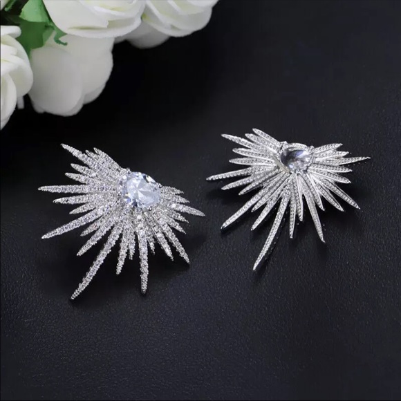 New Silver Lovely Diamond Stud Earrings - Picture 2 of 6